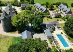 photo-format-reseaux-sociaux-manoir-et-piscine-15